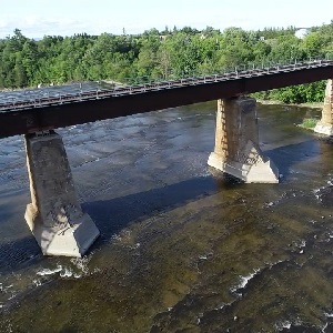 Inspection d'un pont ferroviaire, Ville de Lévis